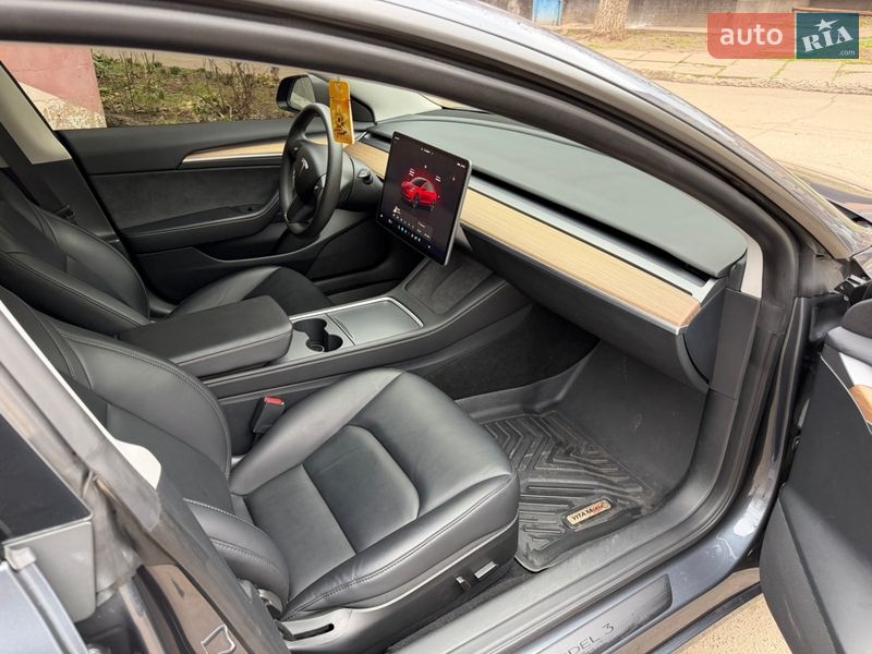 Седан Tesla Model 3 2023 в Кривом Роге