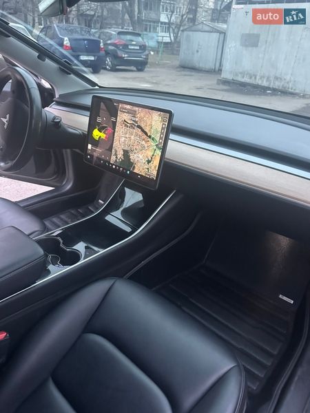 Седан Tesla Model 3 2019 в Виннице