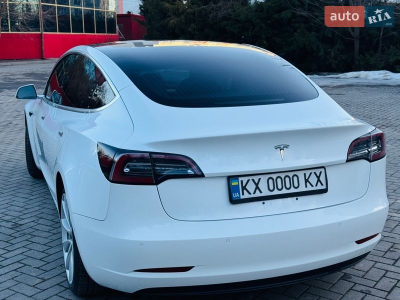 Седан Tesla Model 3 2018 в Харкові