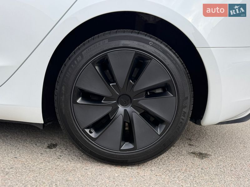 Седан Tesla Model 3 2025 в Дніпрі