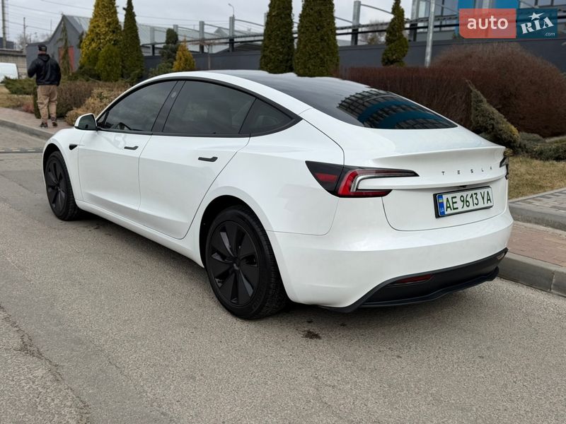 Седан Tesla Model 3 2025 в Дніпрі
