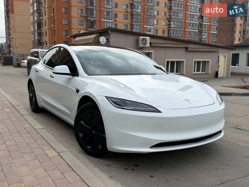 Седан Tesla Model 3 2025 в Дніпрі
