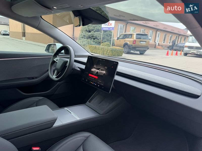Седан Tesla Model 3 2025 в Дніпрі