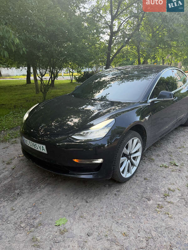 Седан Tesla Model 3 2018 в Львові