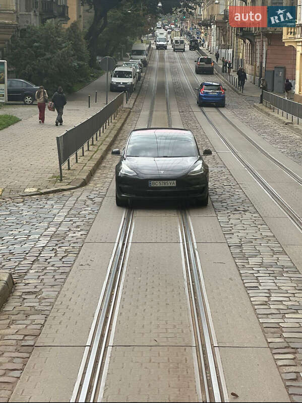 Седан Tesla Model 3 2018 в Львові