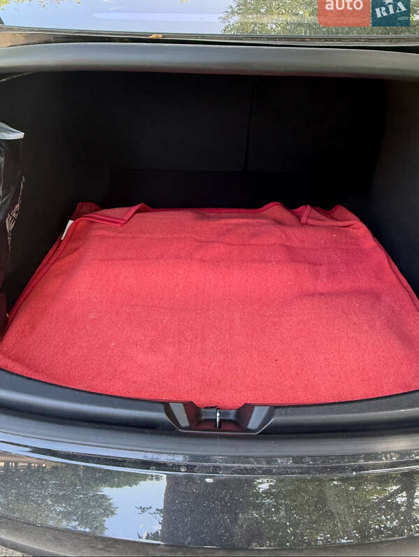 Седан Tesla Model 3 2018 в Львові