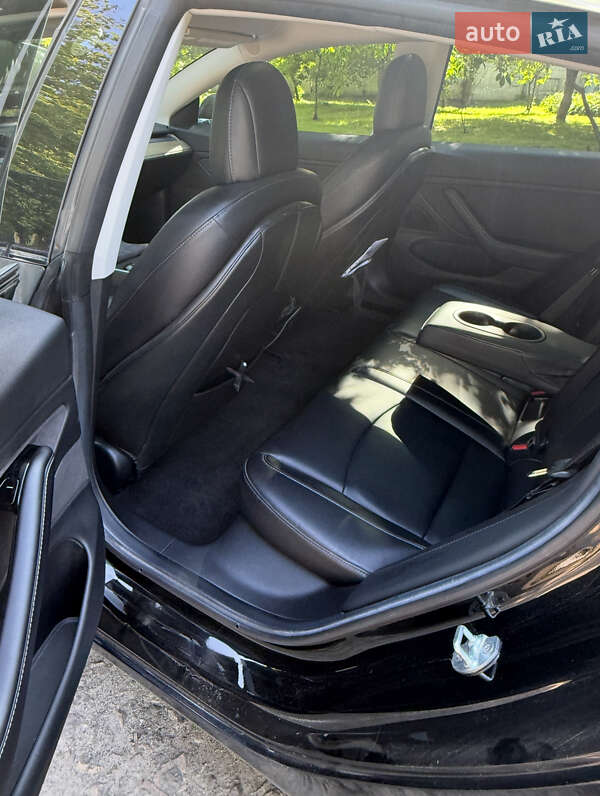 Седан Tesla Model 3 2018 в Львові
