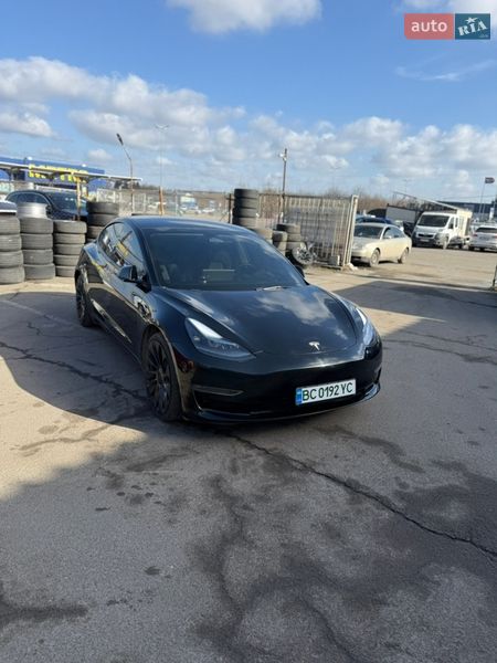 Седан Tesla Model 3 2023 в Львове
