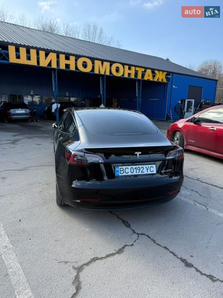 Седан Tesla Model 3 2023 в Львове