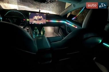 Седан Tesla Model 3 2023 в Львове