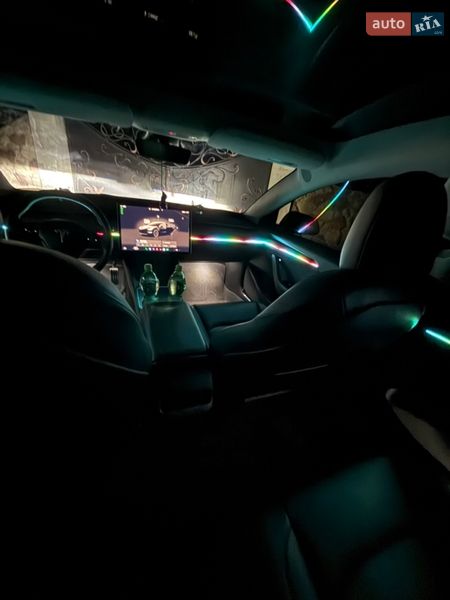 Седан Tesla Model 3 2023 в Львові