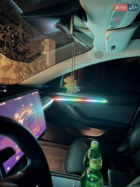 Седан Tesla Model 3 2023 в Львове