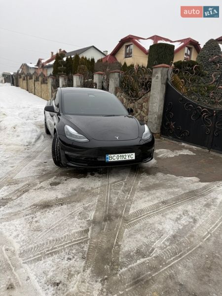 Седан Tesla Model 3 2023 в Львове