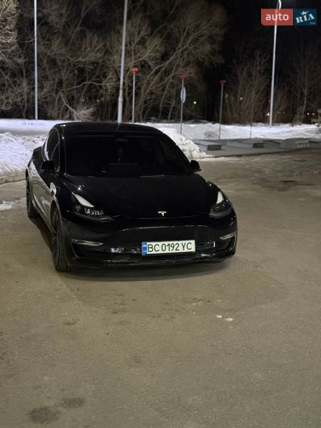 Седан Tesla Model 3 2023 в Львові