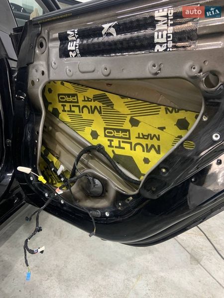 Седан Tesla Model 3 2023 в Львові