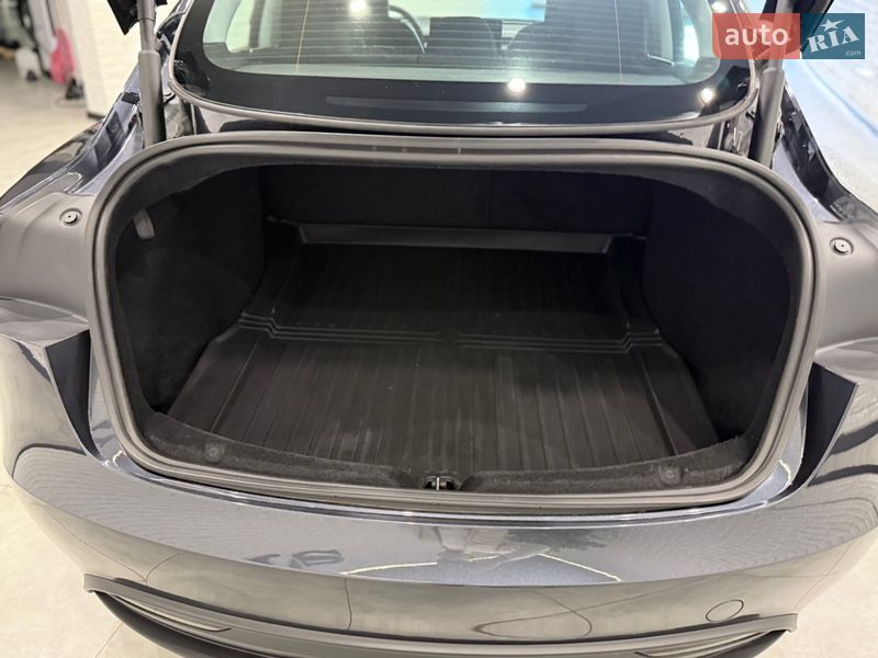 Седан Tesla Model 3 2025 в Одессе