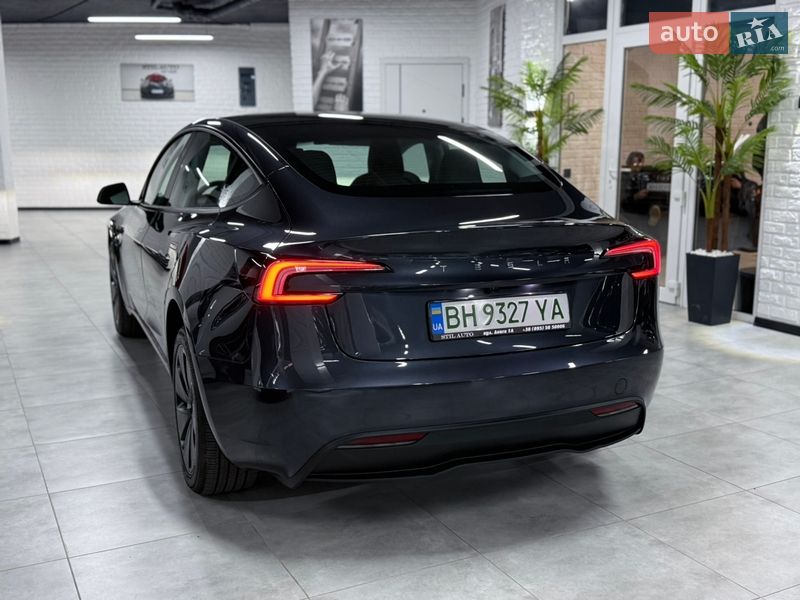 Седан Tesla Model 3 2025 в Одессе