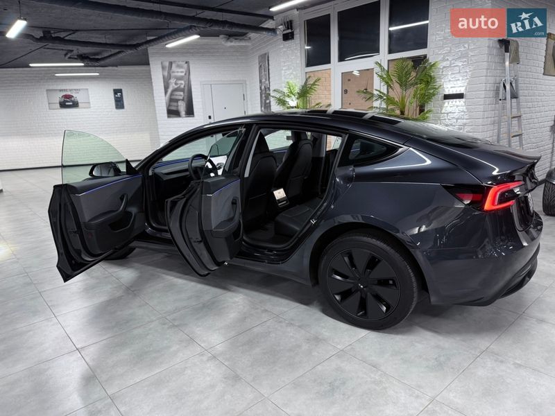 Седан Tesla Model 3 2025 в Одессе