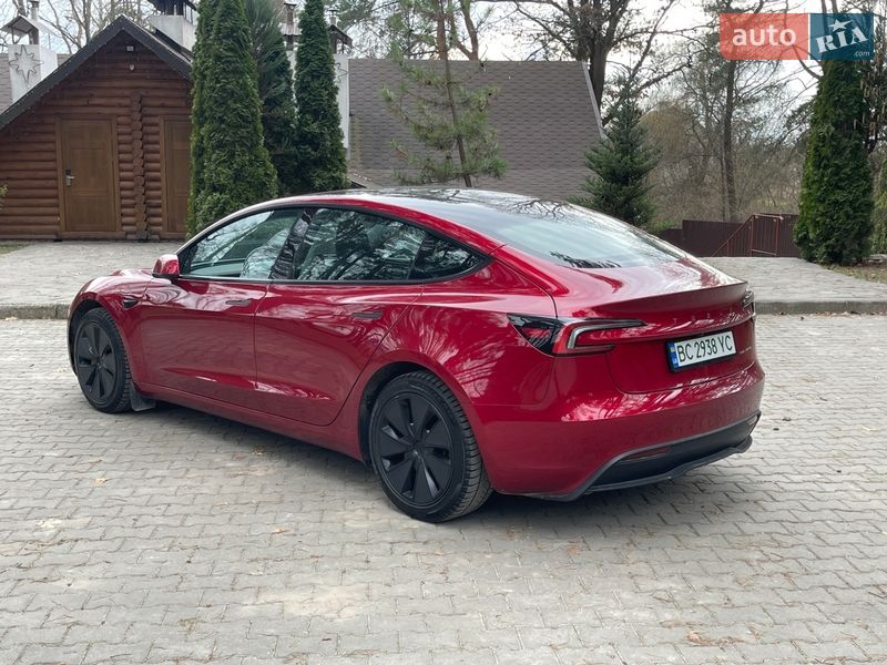 Седан Tesla Model 3 2024 в Новояворовске
