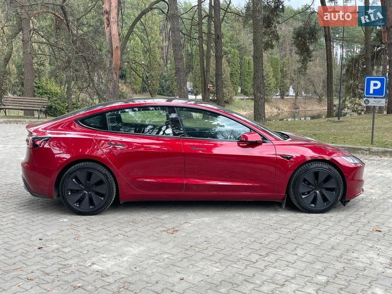 Седан Tesla Model 3 2024 в Новояворовске