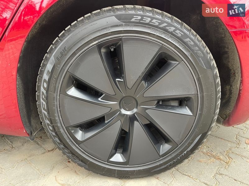 Седан Tesla Model 3 2024 в Новояворовске