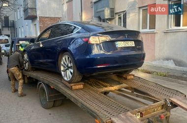 Седан Tesla Model 3 2019 в Львові