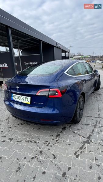 Седан Tesla Model 3 2019 в Львове