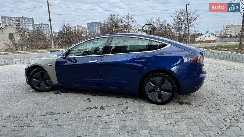 Седан Tesla Model 3 2019 в Львове
