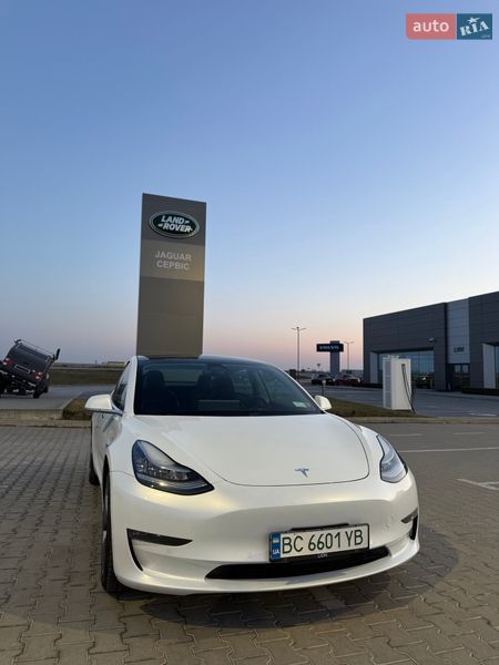 Седан Tesla Model 3 2019 в Львове