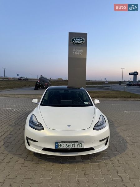 Седан Tesla Model 3 2019 в Львове