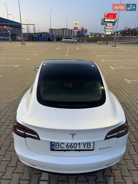 Седан Tesla Model 3 2019 в Львове