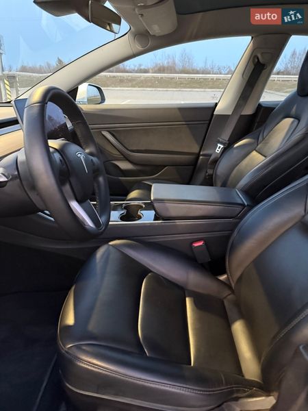 Седан Tesla Model 3 2019 в Львове