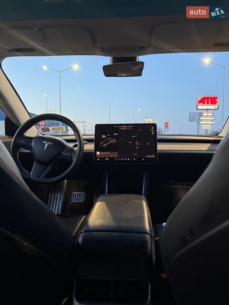 Седан Tesla Model 3 2019 в Львове
