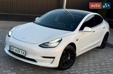 Седан Tesla Model 3 2020 в Дніпрі
