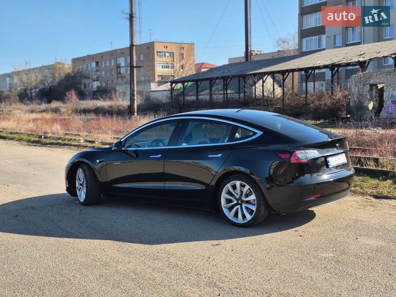 Седан Tesla Model 3 2018 в Луцке