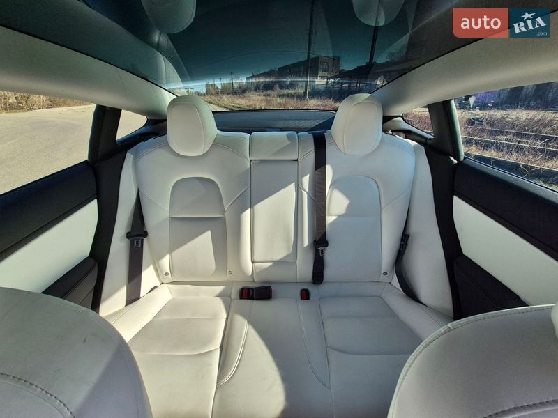 Седан Tesla Model 3 2018 в Луцке