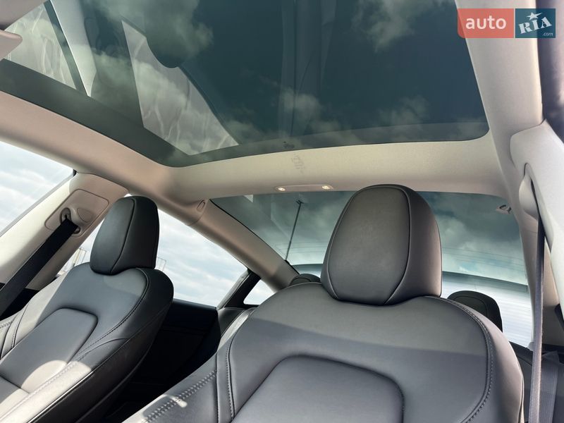 Седан Tesla Model 3 2023 в Тернополе