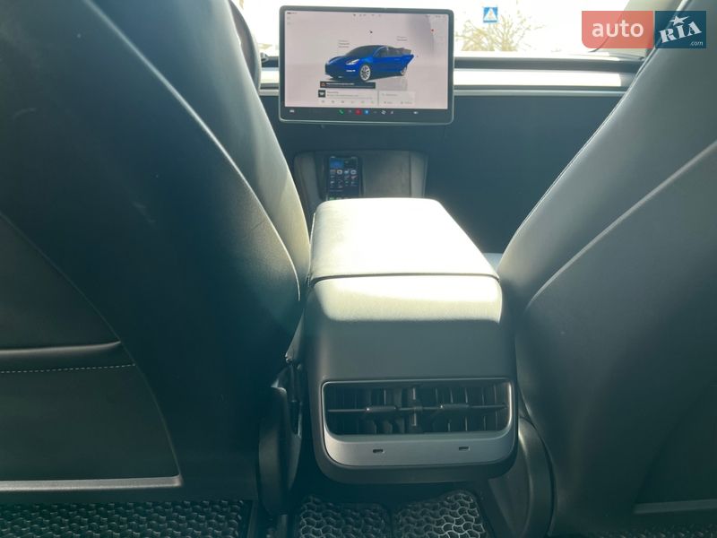 Седан Tesla Model 3 2023 в Тернополе