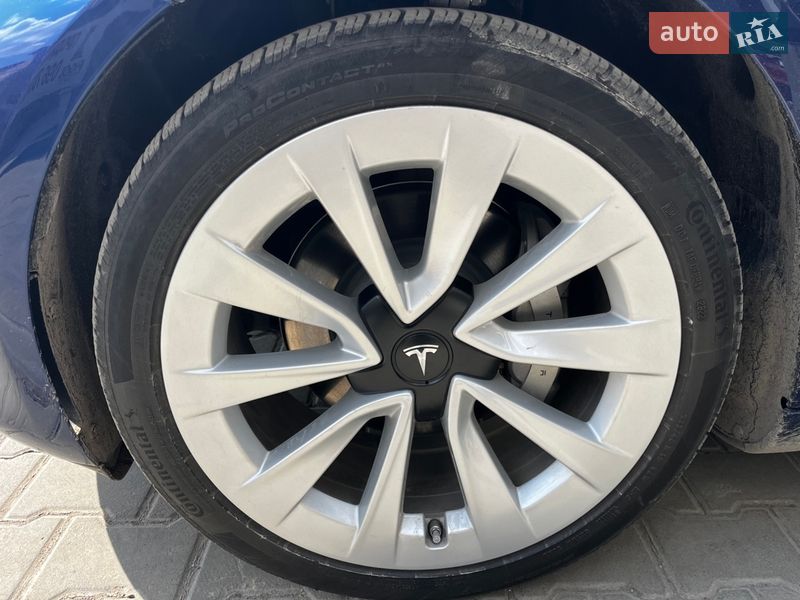 Седан Tesla Model 3 2023 в Тернополе