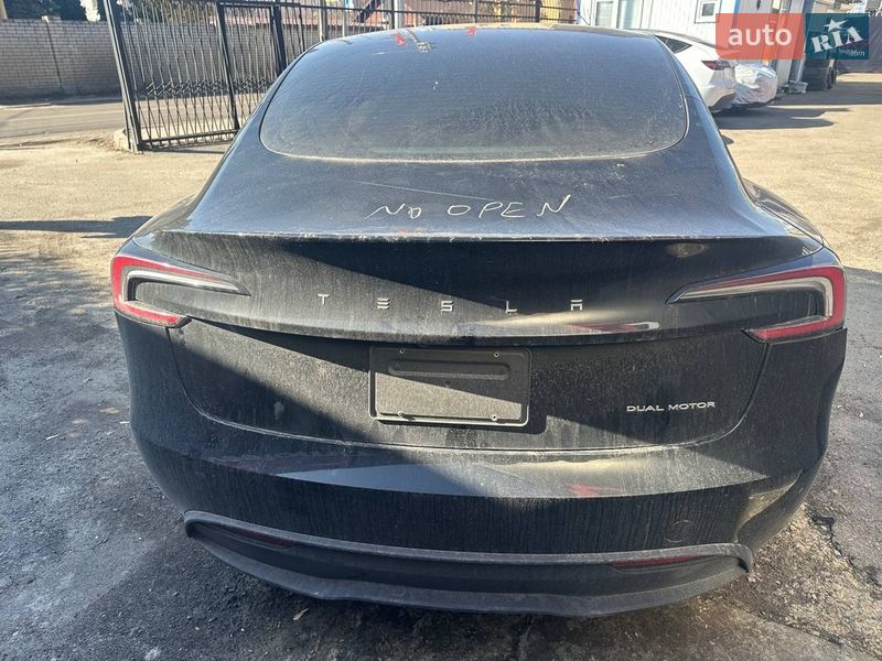 Седан Tesla Model 3 2025 в Києві