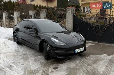 Седан Tesla Model 3 2023 в Львове