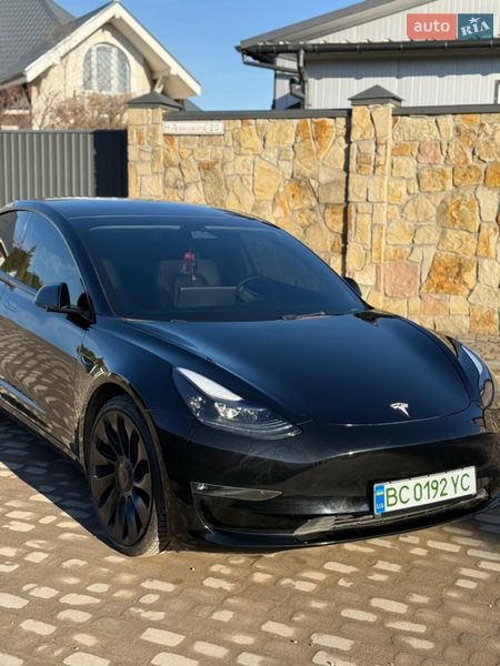 Седан Tesla Model 3 2023 в Львове