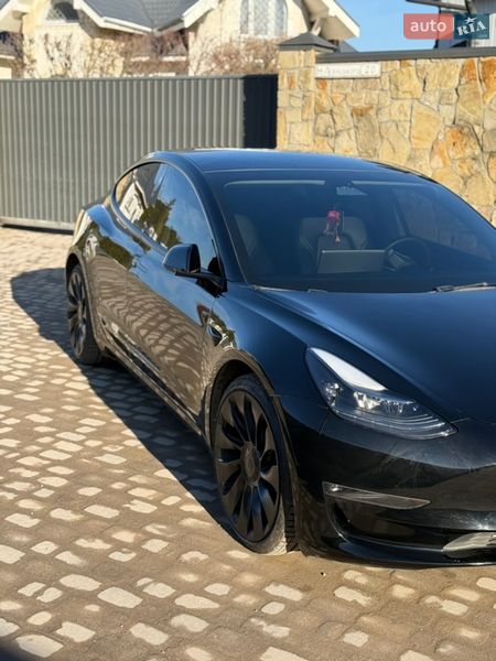 Седан Tesla Model 3 2023 в Львове