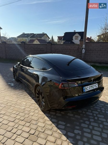 Седан Tesla Model 3 2023 в Львові