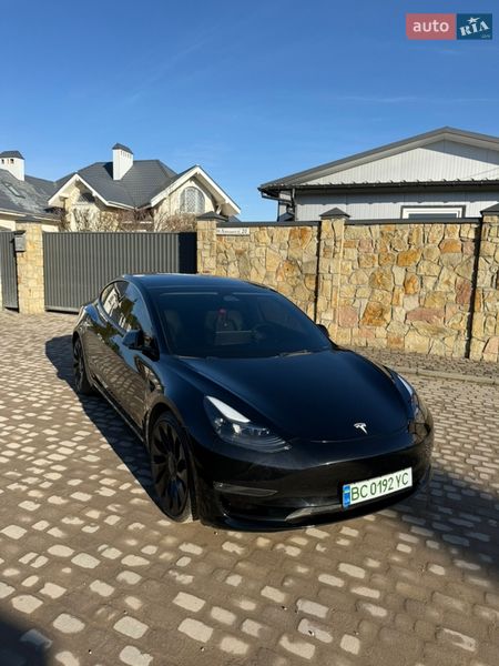 Седан Tesla Model 3 2023 в Львове