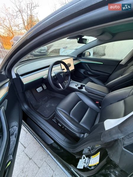 Седан Tesla Model 3 2023 в Львове