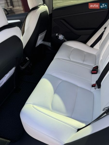 Седан Tesla Model 3 2022 в Києві