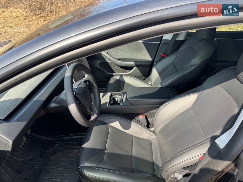 Седан Tesla Model 3 2024 в Києві