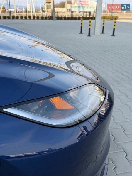 Седан Tesla Model 3 2025 в Хусте