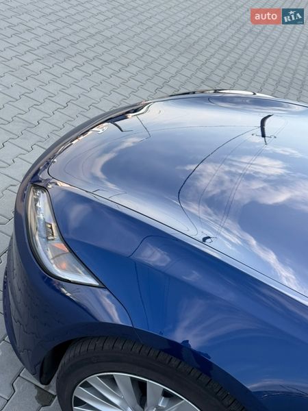 Седан Tesla Model 3 2025 в Хусте